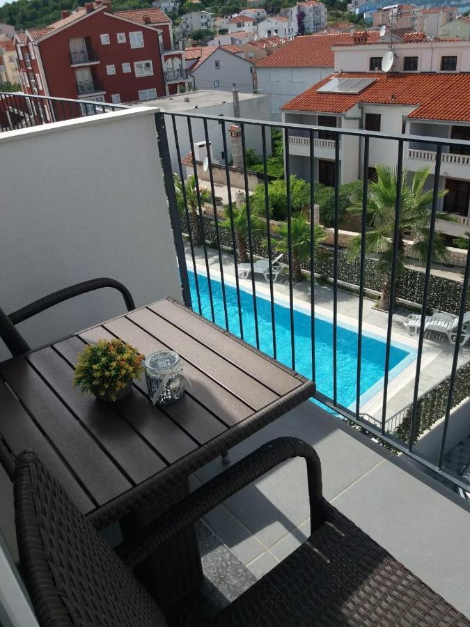 Apartment Iva โตรกีร์ ภายนอก รูปภาพ